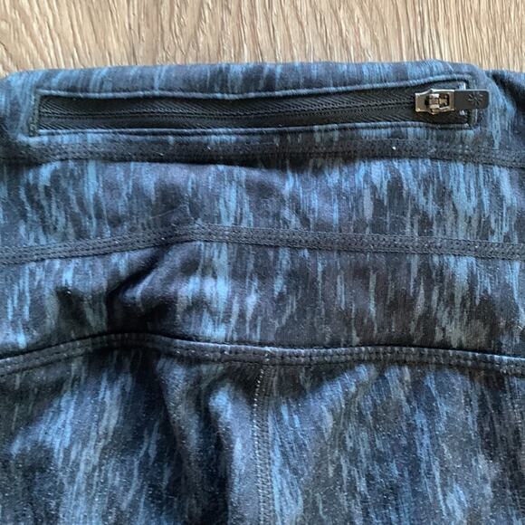 Athleta Relay Capri Leggings Black & Blue Size XS Mid Rise - Picture 9 of 10